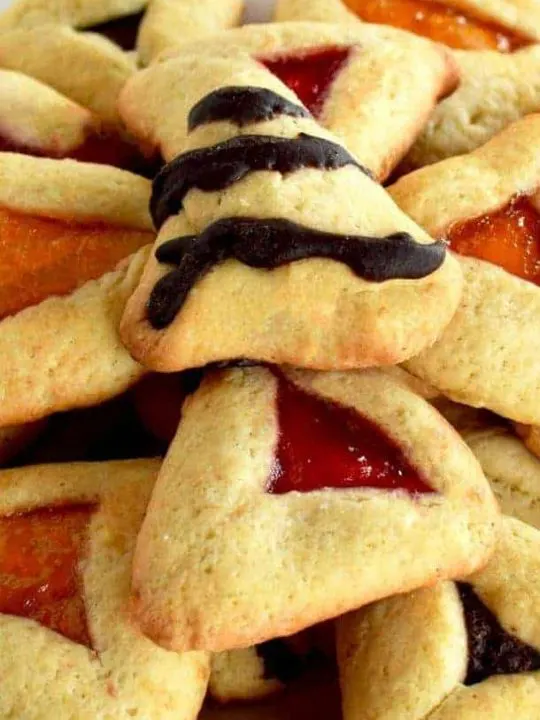 Close up of jelly and chocolate hamantaschin