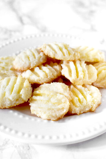Biscoitos de Maizena or cornstarch cookies on a plate
