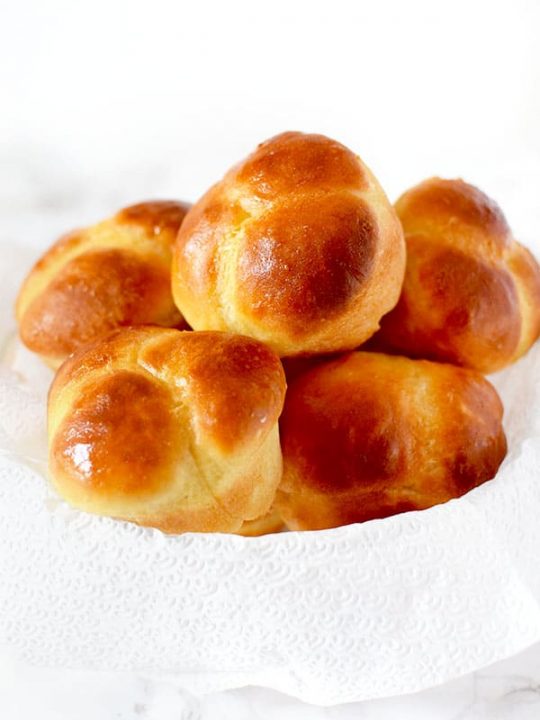 cloverleaf rolls in a bowl with a napkin