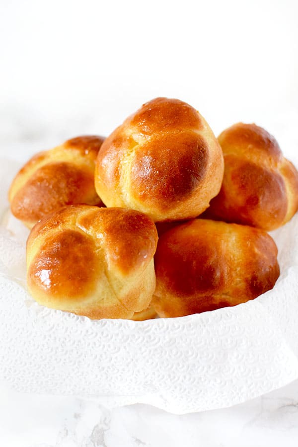 cloverleaf rolls in a bowl with a napkin