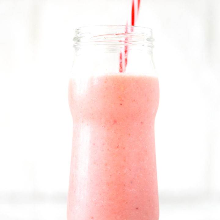 Strawberry Banana Smoothie with Coconut Milk 