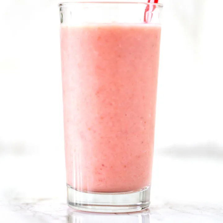 Strawberry Smoothie with Oat Milk